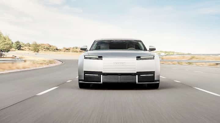 Jaguar debuts 1,000-PS Type 01