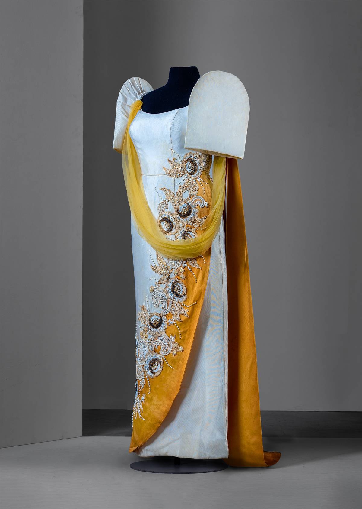 Aureo Alonzo (1928-2014)
Cream rayon satin terno with beaded lace appliqués, a tulle panel drape, and a satin back panel, c. 1957-1961. Worn by former First Lady Leonila ‘Inday’ Garcia. A gift of Carlos Garcia Campos.
