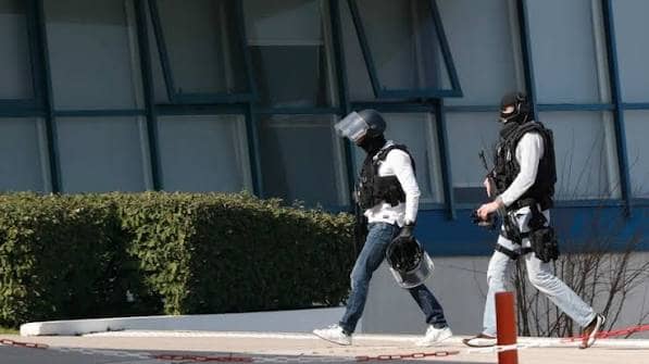 Headmaster shot in French school, teen arrested