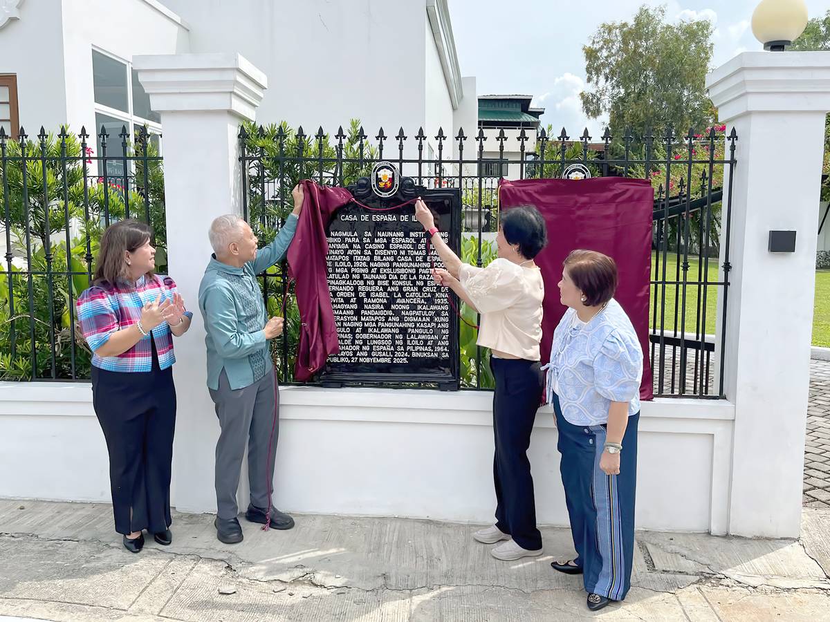 NHCP officials Regalado Trota Jose Jr. and Carminda Arevalo join Ma. Teresa Chan and Ma. Teresa Lagunilla of A. Chan Realty and Development Inc. at the historical marker unveiling.