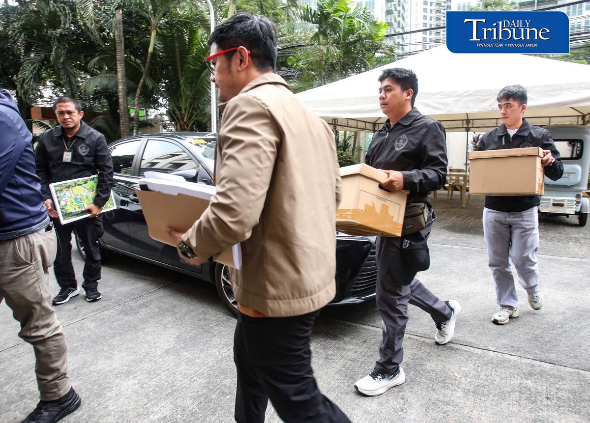 NBI REFERS DUTERTE SALN FINDINGS TO OMBUDSMAN

National Bureau of Investigation (NBI) personnel arrive at the Office of the Ombudsman carrying boxes of documents on Tuesday, 13 October 2026.

NBI Director Melvin Matibag said the bureau referred its findings concerning alleged discrepancies in Vice President Sara Duterte's Statements of Assets, Liabilities and Net Worth (SALNs) to the Ombudsman for evaluation and possible action.

The referral follows the NBI's investigation into the Vice President's declared assets and properties.

| Photo by Analy Labor