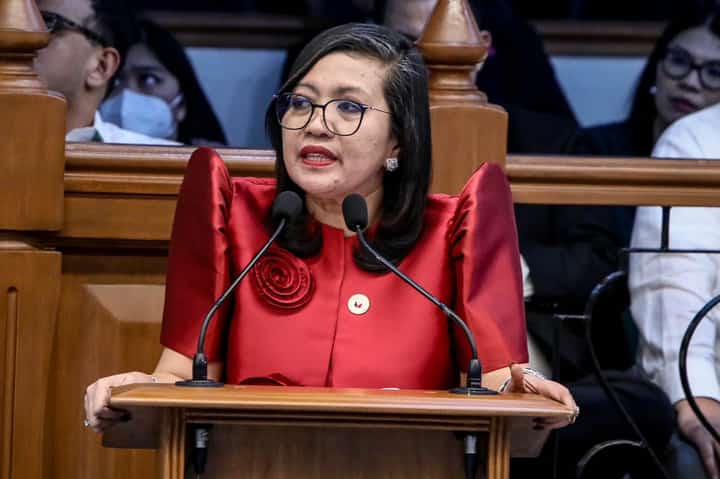 Luistro tells Duterte camp to present evidence on other platforms