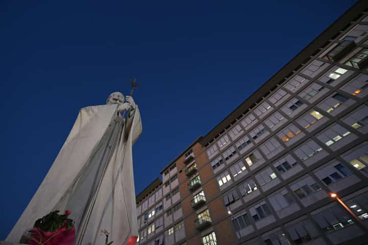 Growth on pope's lung was cancerous: Vatican
