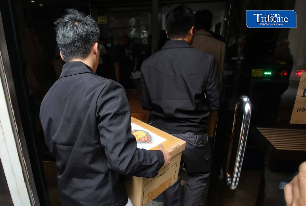 NBI REFERS DUTERTE SALN FINDINGS TO OMBUDSMAN

National Bureau of Investigation (NBI) personnel arrive at the Office of the Ombudsman carrying boxes of documents on Tuesday, 13 October 2026.

NBI Director Melvin Matibag said the bureau referred its findings concerning alleged discrepancies in Vice President Sara Duterte's Statements of Assets, Liabilities and Net Worth (SALNs) to the Ombudsman for evaluation and possible action.

The referral follows the NBI's investigation into the Vice President's declared assets and properties.

| Photo by Analy Labor