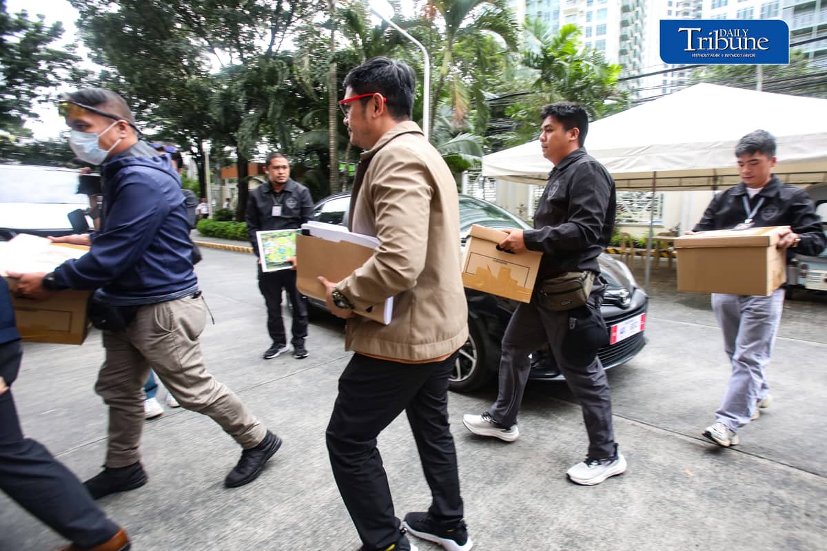 NBI REFERS DUTERTE SALN FINDINGS TO OMBUDSMAN

National Bureau of Investigation (NBI) personnel arrive at the Office of the Ombudsman carrying boxes of documents on Tuesday, 13 October 2026.

NBI Director Melvin Matibag said the bureau referred its findings concerning alleged discrepancies in Vice President Sara Duterte's Statements of Assets, Liabilities and Net Worth (SALNs) to the Ombudsman for evaluation and possible action.

The referral follows the NBI's investigation into the Vice President's declared assets and properties.

| Photo by Analy Labor
