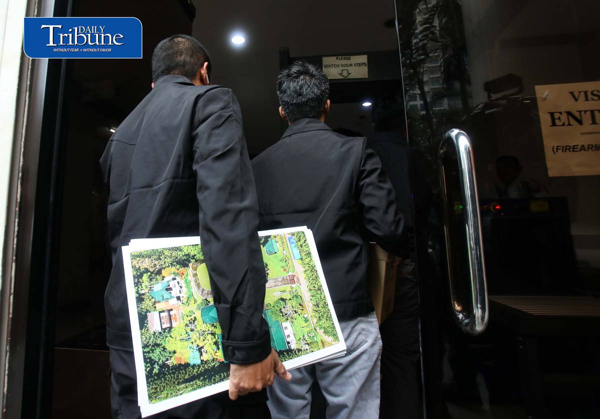 NBI REFERS DUTERTE SALN FINDINGS TO OMBUDSMAN

National Bureau of Investigation (NBI) personnel arrive at the Office of the Ombudsman carrying boxes of documents on Tuesday, 13 October 2026.

NBI Director Melvin Matibag said the bureau referred its findings concerning alleged discrepancies in Vice President Sara Duterte's Statements of Assets, Liabilities and Net Worth (SALNs) to the Ombudsman for evaluation and possible action.

The referral follows the NBI's investigation into the Vice President's declared assets and properties.

| Photo by Analy Labor