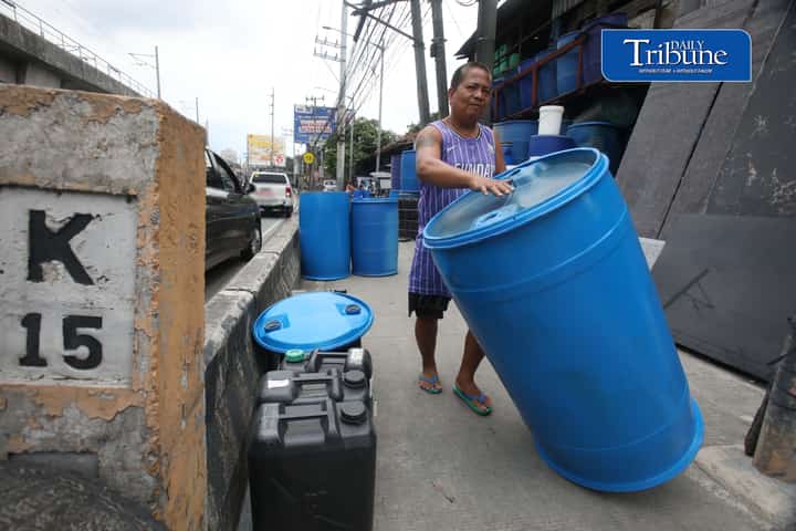 Customer Buying water storage drum
