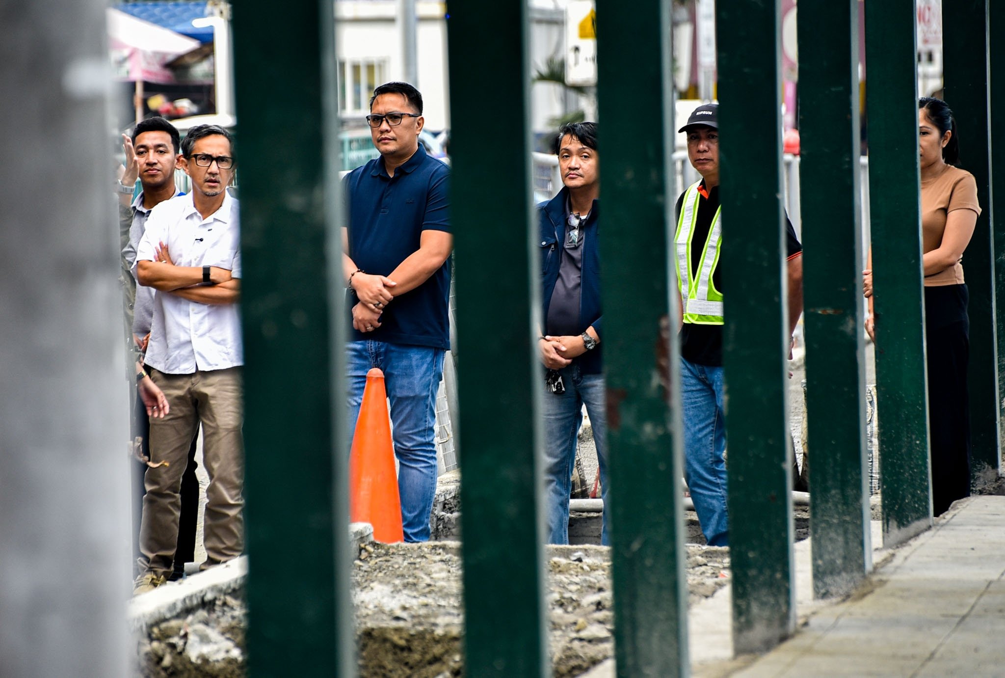 DIZON INSPECTS EDSA SIDEWALK WORKS