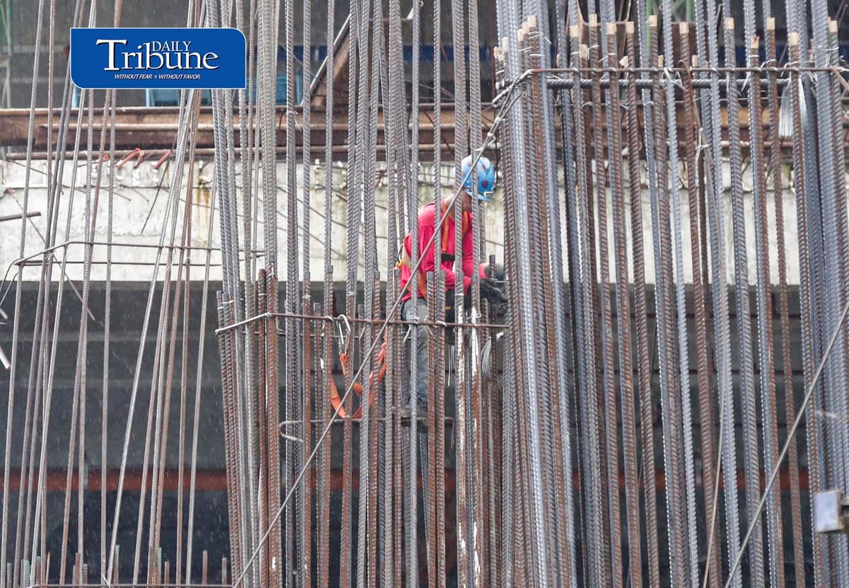 (October 14 2026) Construction workers do their task as they build a post at the ongoing construction building in Mandaluyong City on Wednesday October 14 2026. Photo/Analy Labor