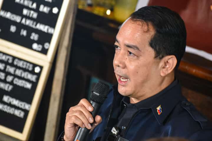 CUSTOMS CHIEF SETS REVENUE TARGETS