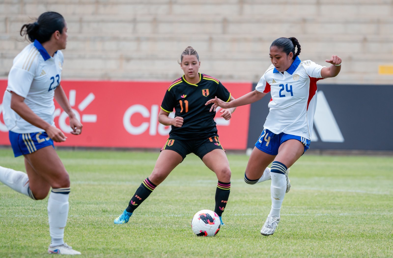 Filipinas bounce back, pip Peruvians 