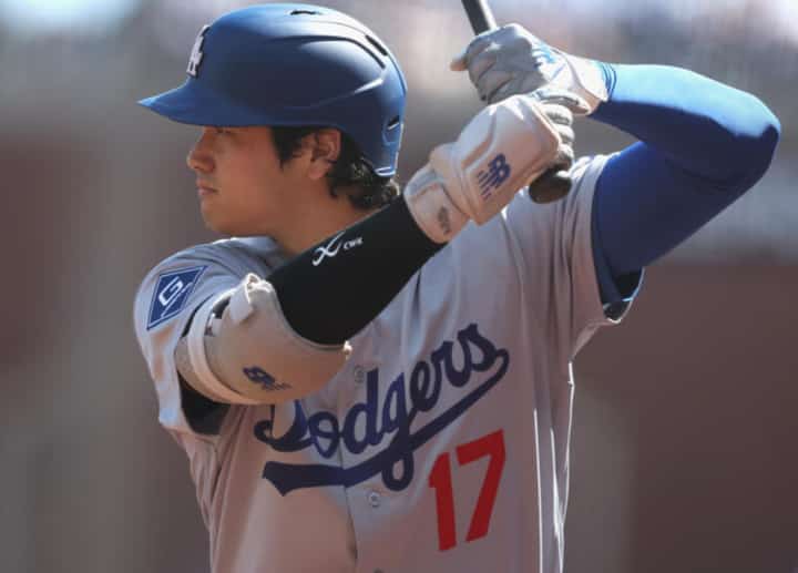 Dodgers sticking with struggling Ohtani
