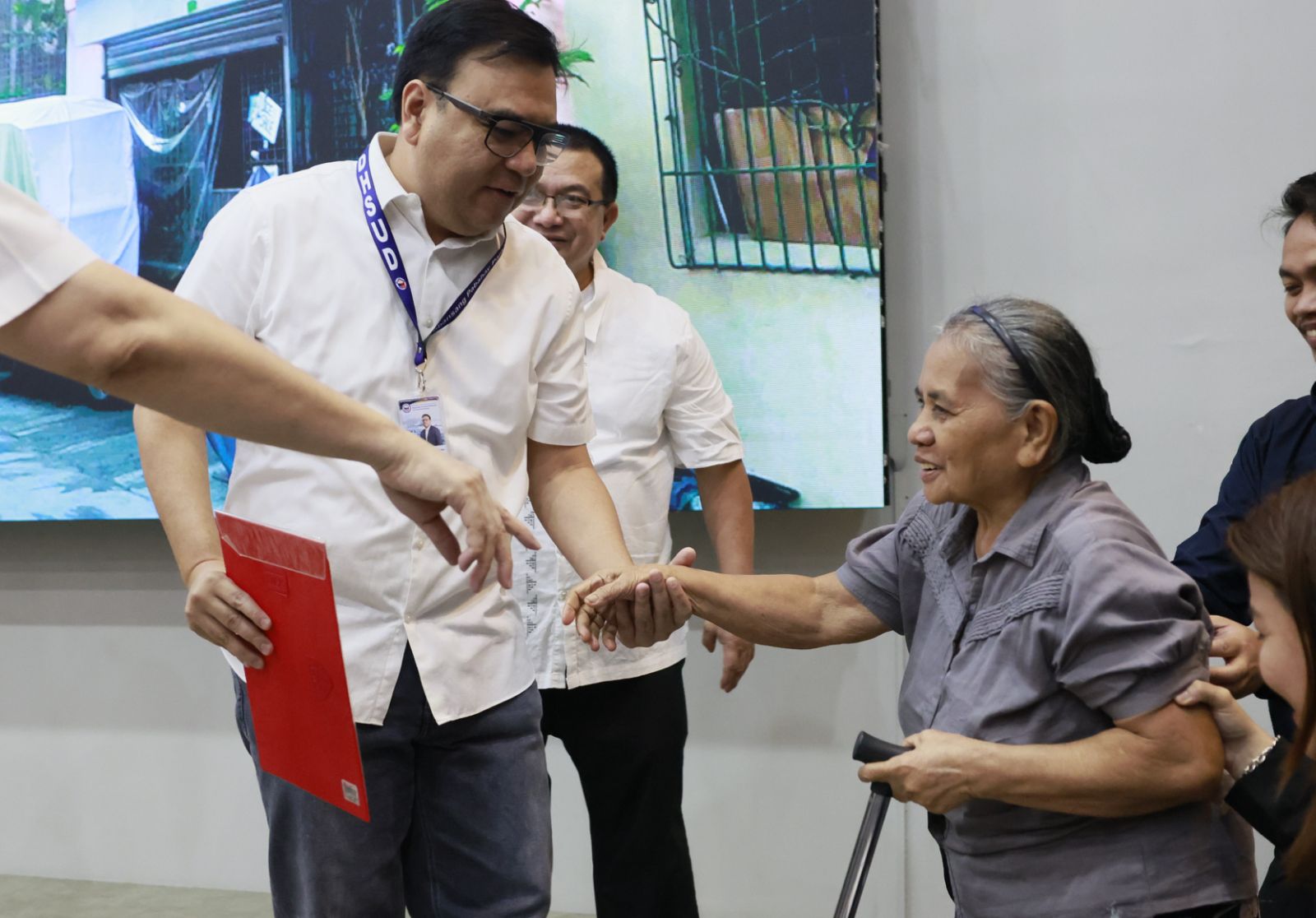 6 homeowners groups receive land titles under 4PH