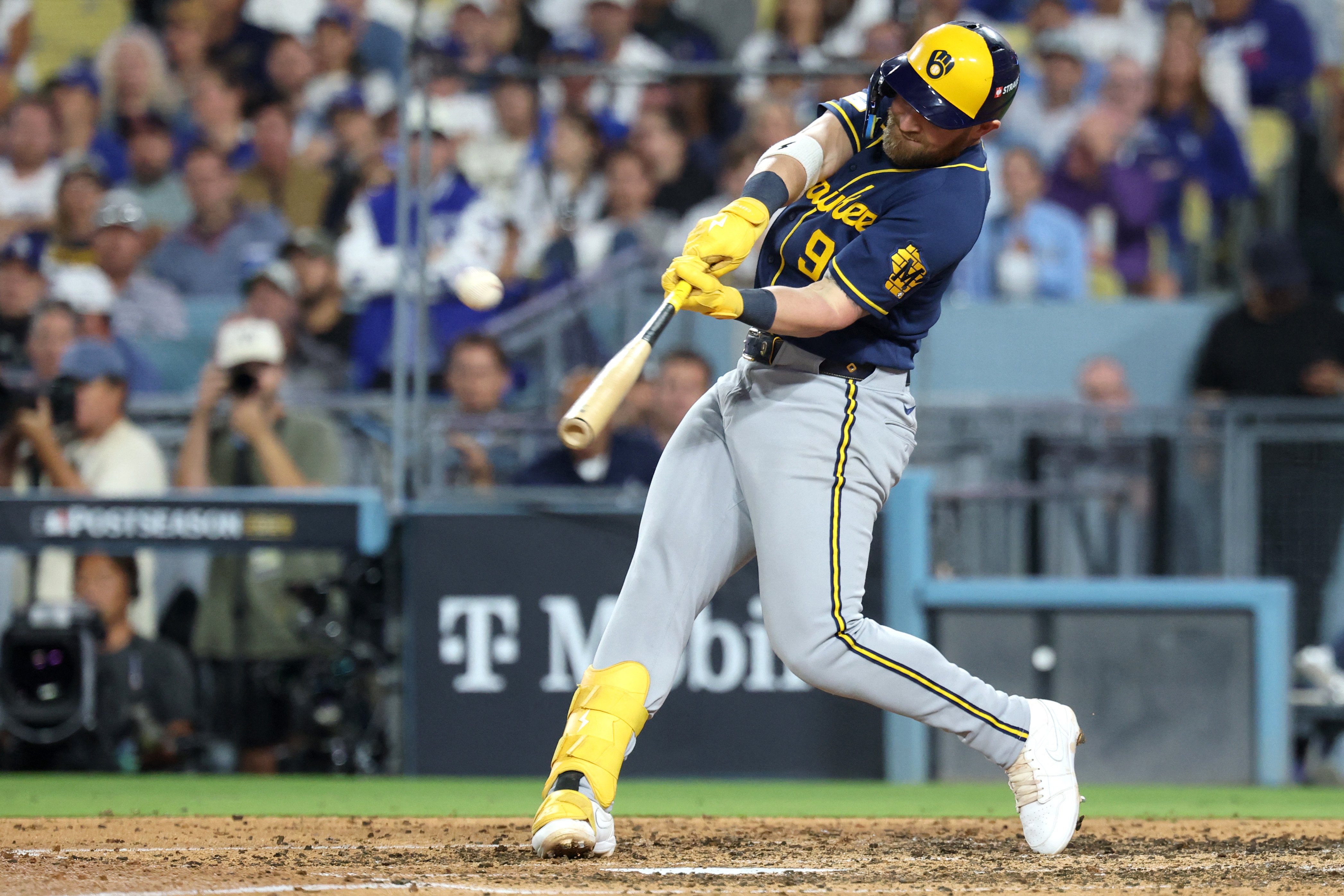 Brewers blasts put Dodgers on brink