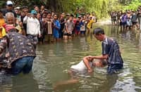 RESIDENTS retrieve the bodies of two farmers who engaged in a ritual called ‘Sulif’ to settle a land dispute.