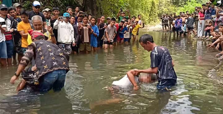 RESIDENTS retrieve the bodies of two farmers who engaged in a ritual called ‘Sulif’ to settle a land dispute.