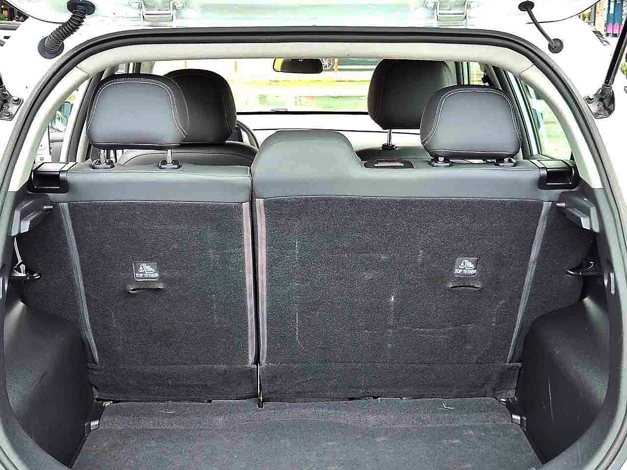 LUGGAGE space measures 260 liters and expands to 900 liters when the rear seats are folded.