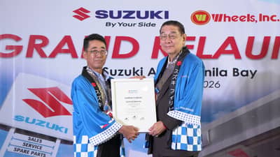 YUKIO Sato (left), Suzuki Philippines general manager for After-Sales Service and Marine Division, and Antonio Teng, senior vice president, treasurer and director of Wheels Inc., display the certificate to operate during the reopening of Suzuki Auto Manila Bay.