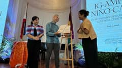 MARIE Joy Rosal presents NHCP chairman Regalado Trota Jose Jr. with a copy of her book as executive director Carminda Arevalo looks on.
