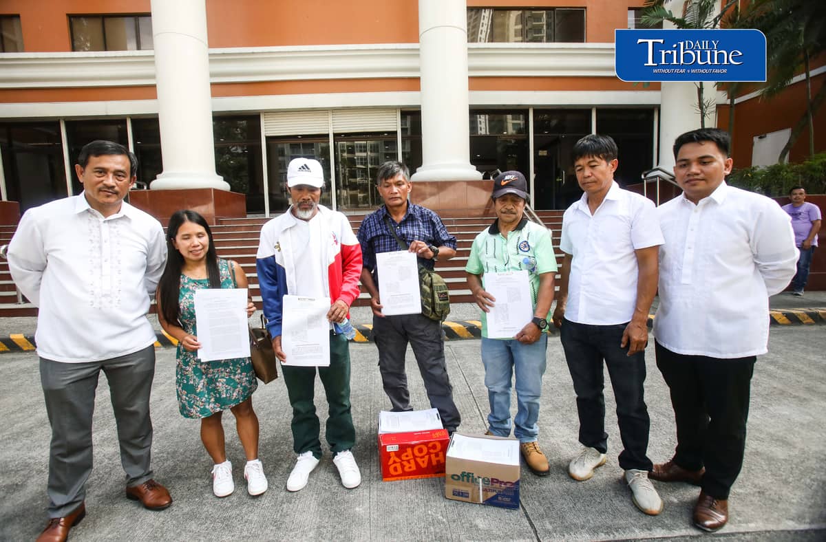 MINING DISPUTE REACHES OMBUDSMAN
Residents of Kasibu, Nueva Vizcaya, joined environmental and Indigenous rights groups in filing complaints against police personnel, Barangay Pao officials and NLMRC before the Office of the Ombudsman in Quezon City on Monday, 19 October.
The complaints stem from the arrests of the Kasibu 3 and Kasibu 11, along with allegations of bribery, corruption and perjury. Environmental defenders from Dupax del Norte also filed countercharges against police officers.
Marking National Indigenous Peoples Month, the groups demanded the revocation of NLMRC's exploration permit, citing alleged land grabbing, threats to livelihoods and concerns over mining expansion linked to foreign mineral demand under the U.S.-led Pax Silica initiative.
Photo by Analy Labor