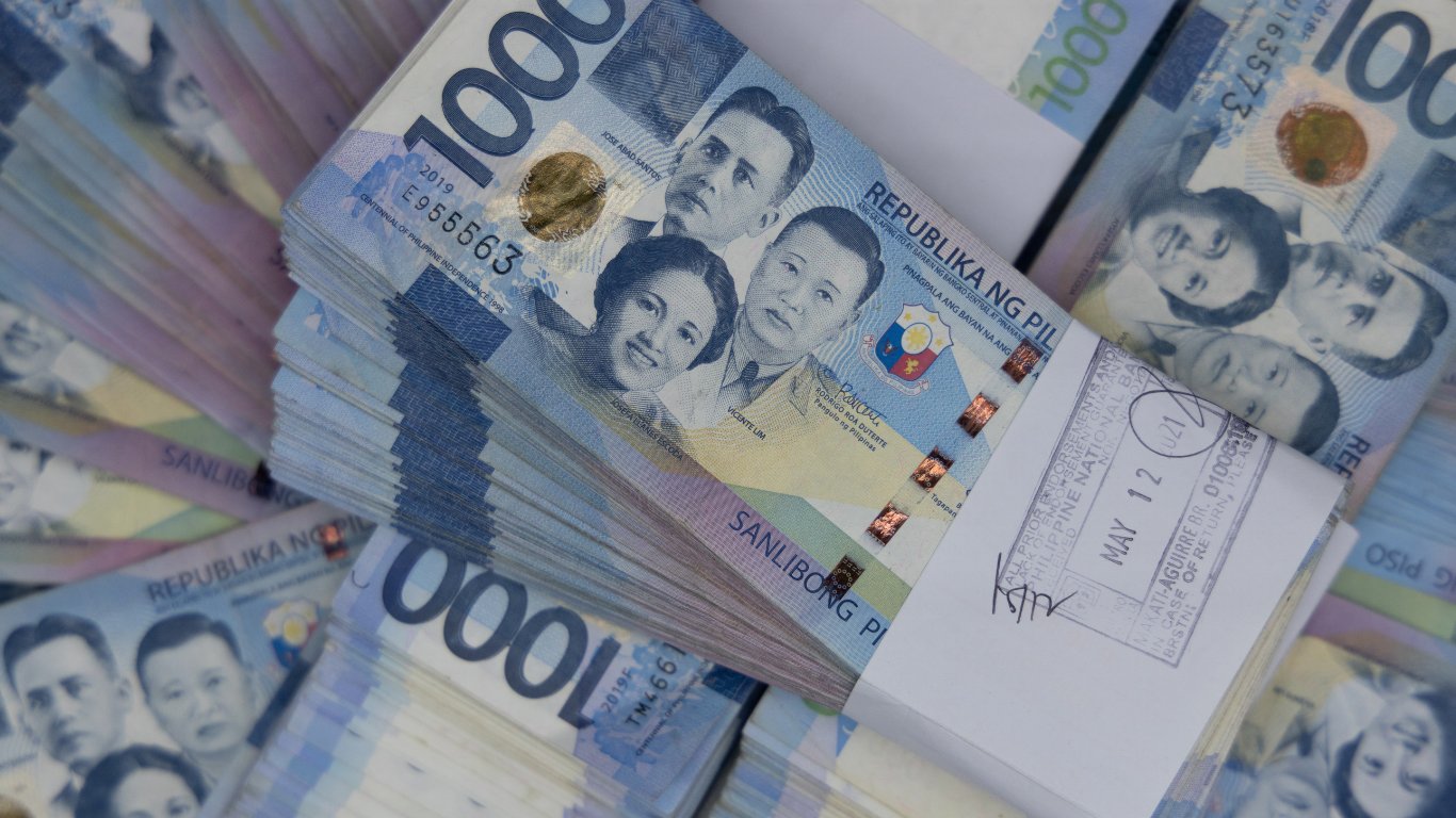 Peso sets another record low, stocks gain