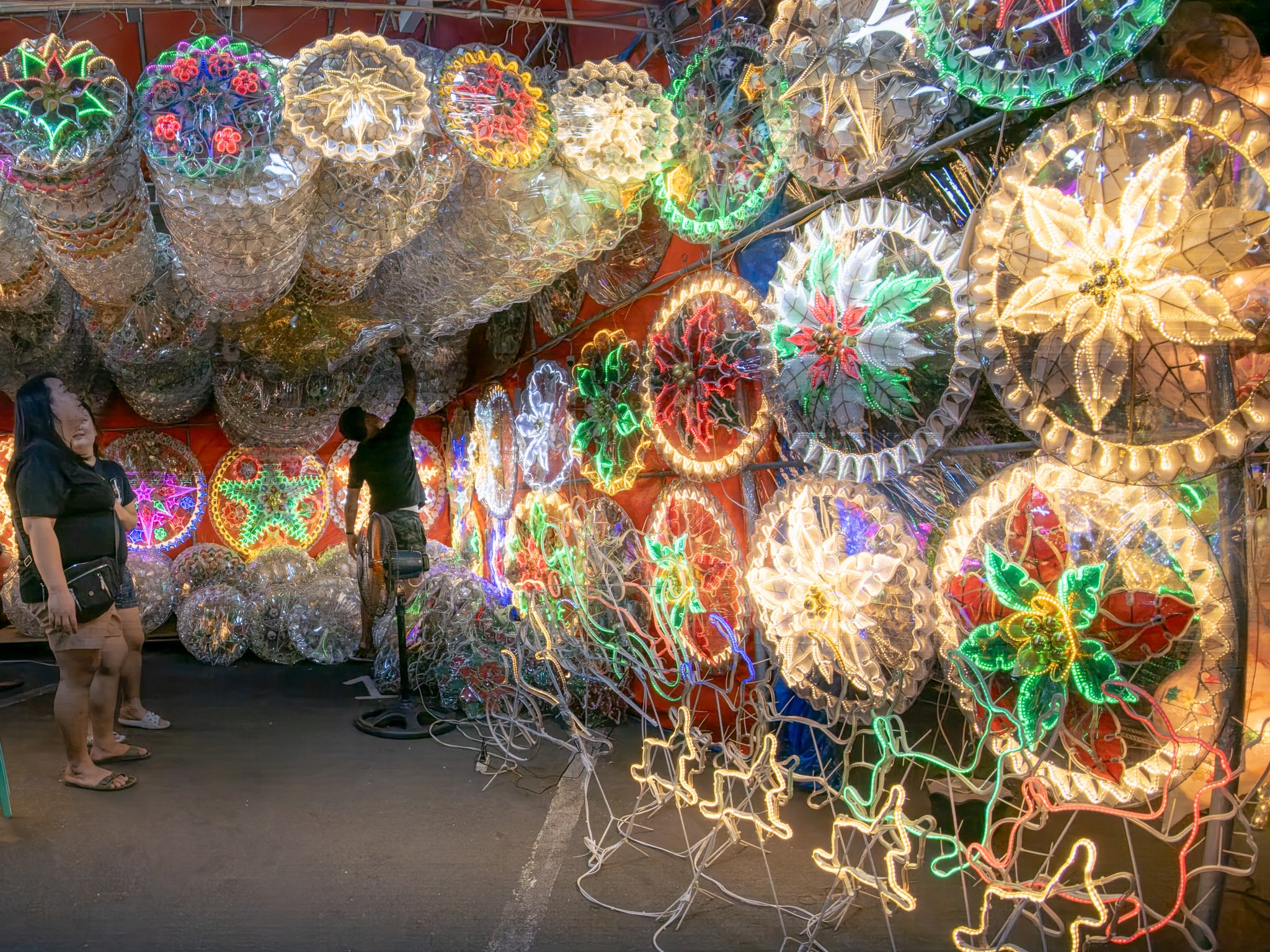 CHRISTMAS LIGHTS UP ARANETA CITY