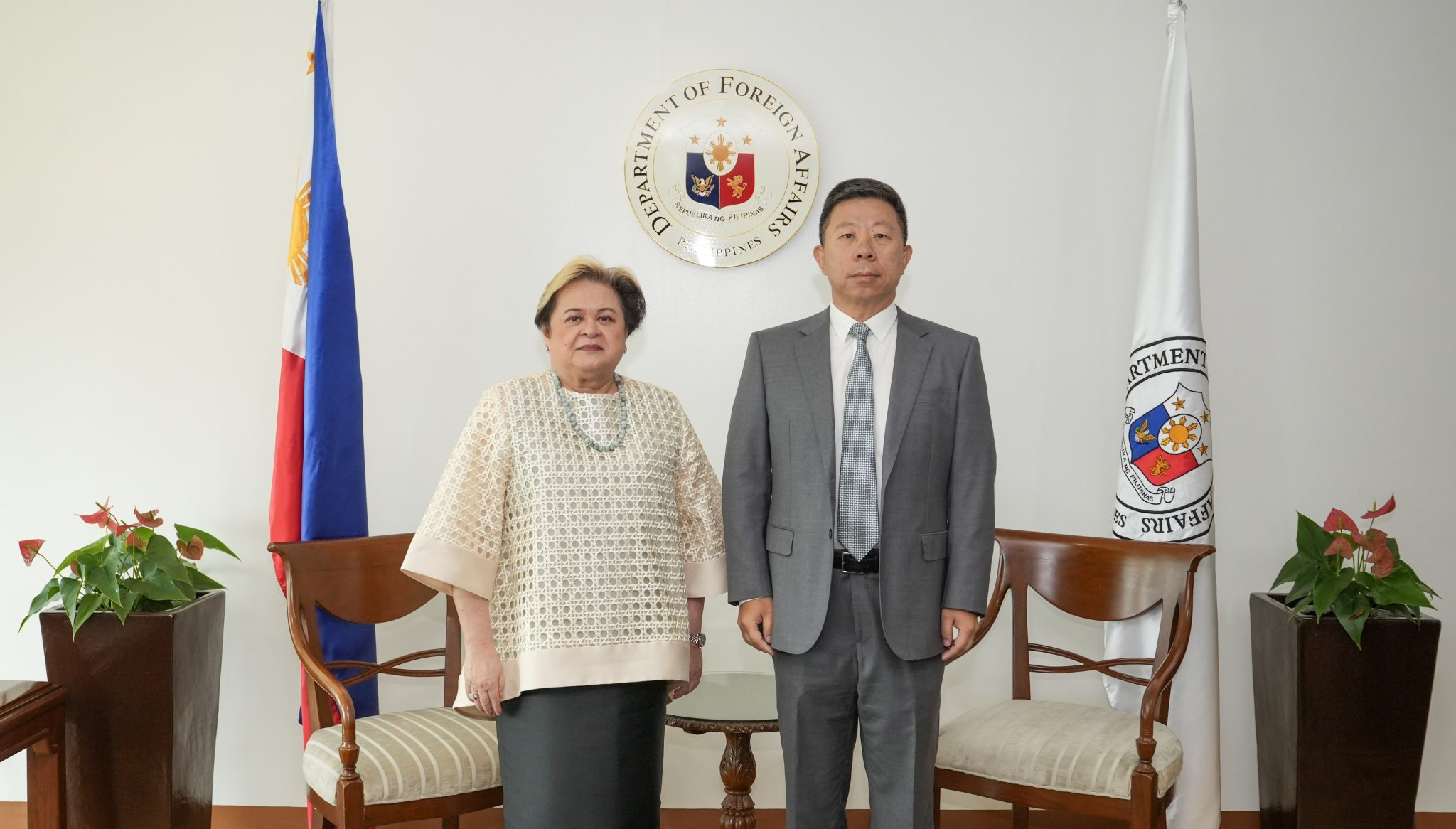 DFA summons Chinese envoy over 'threatening' remarks