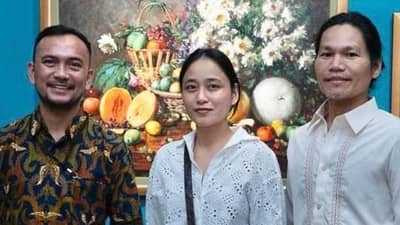 Representing the artist, Prof. Jay Jore, Red Pates, and Ronyel Compra, Catarata's cousin.