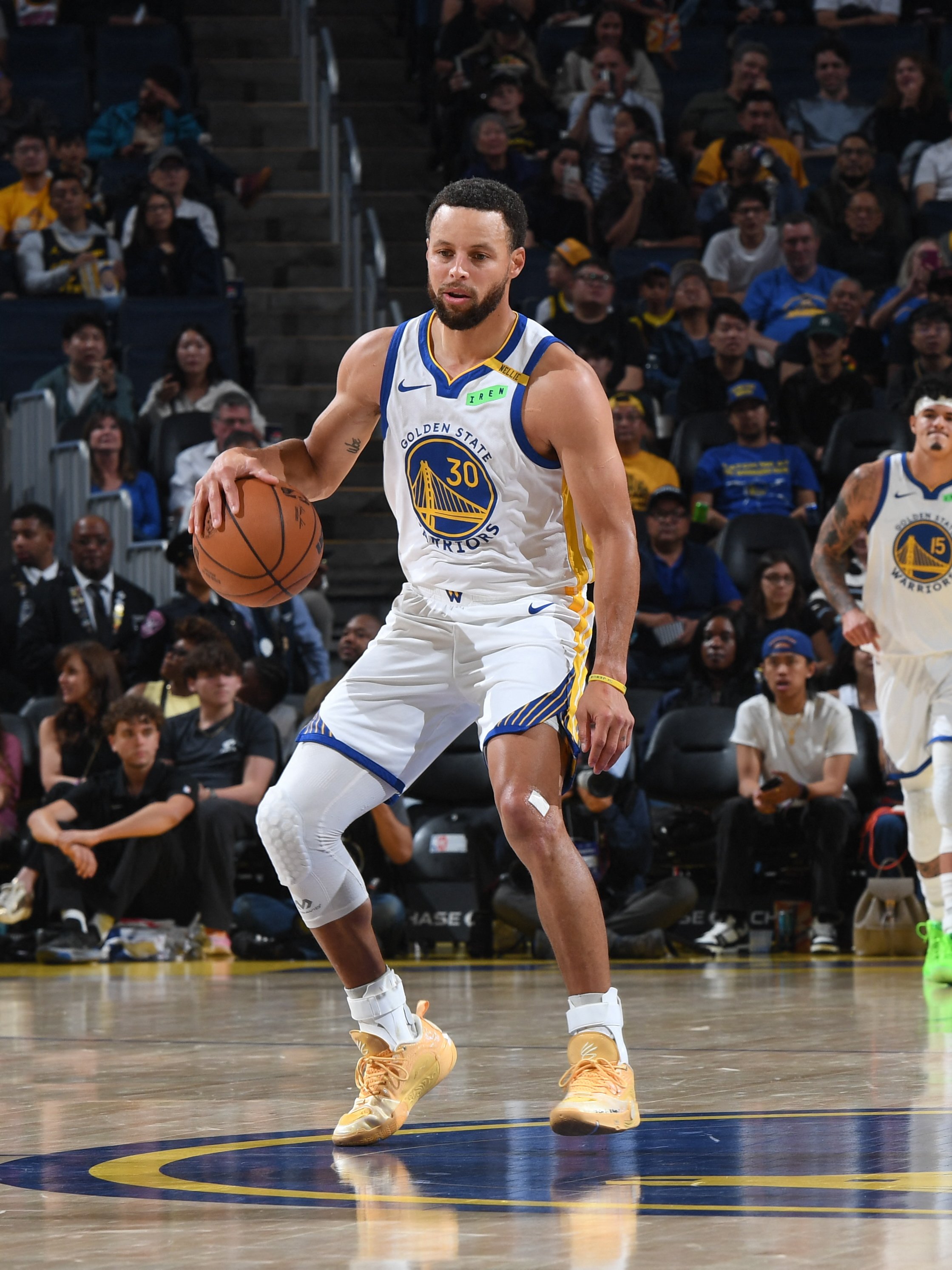 Curry fine after injury scare 
