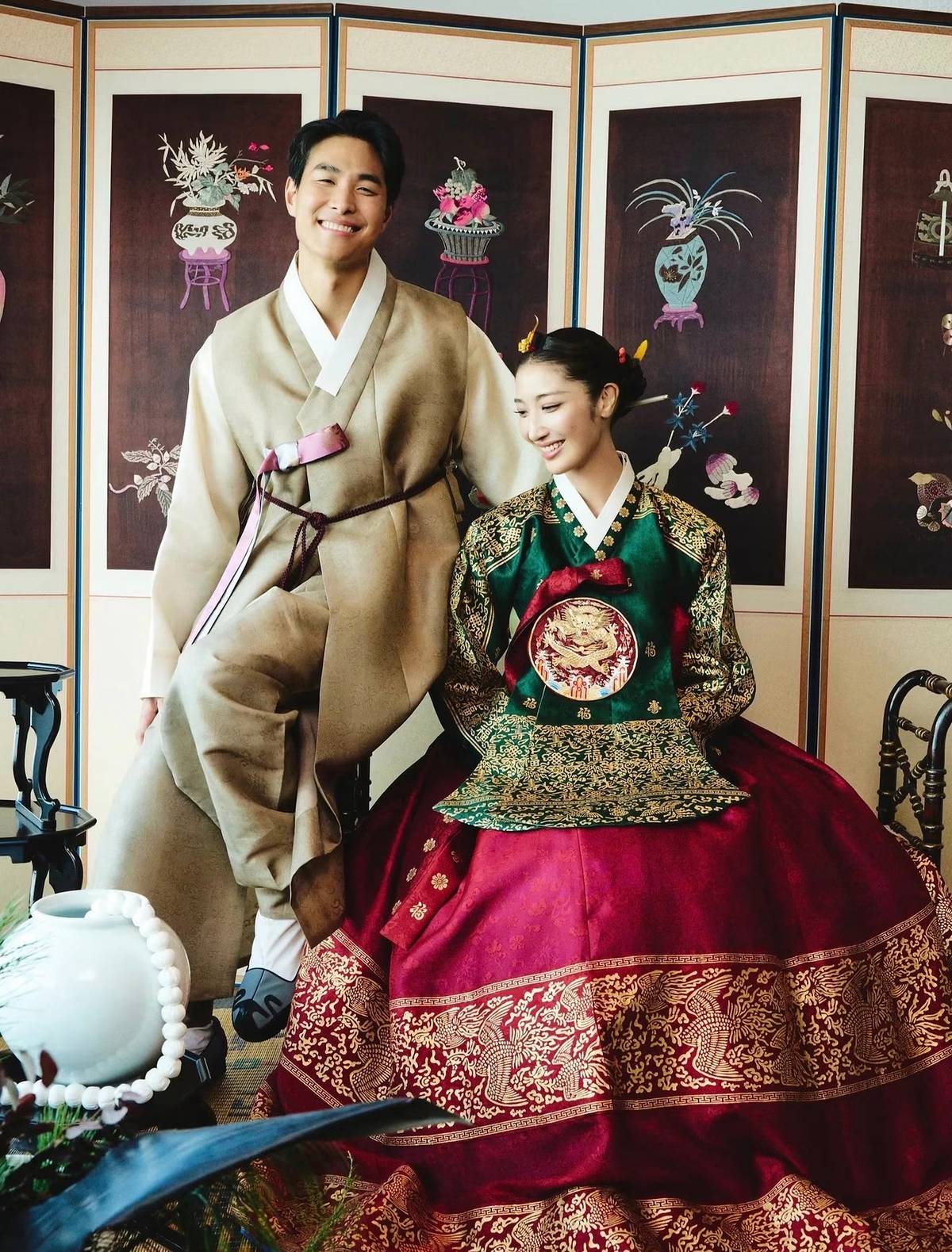 The newlyweds in Hanbok.