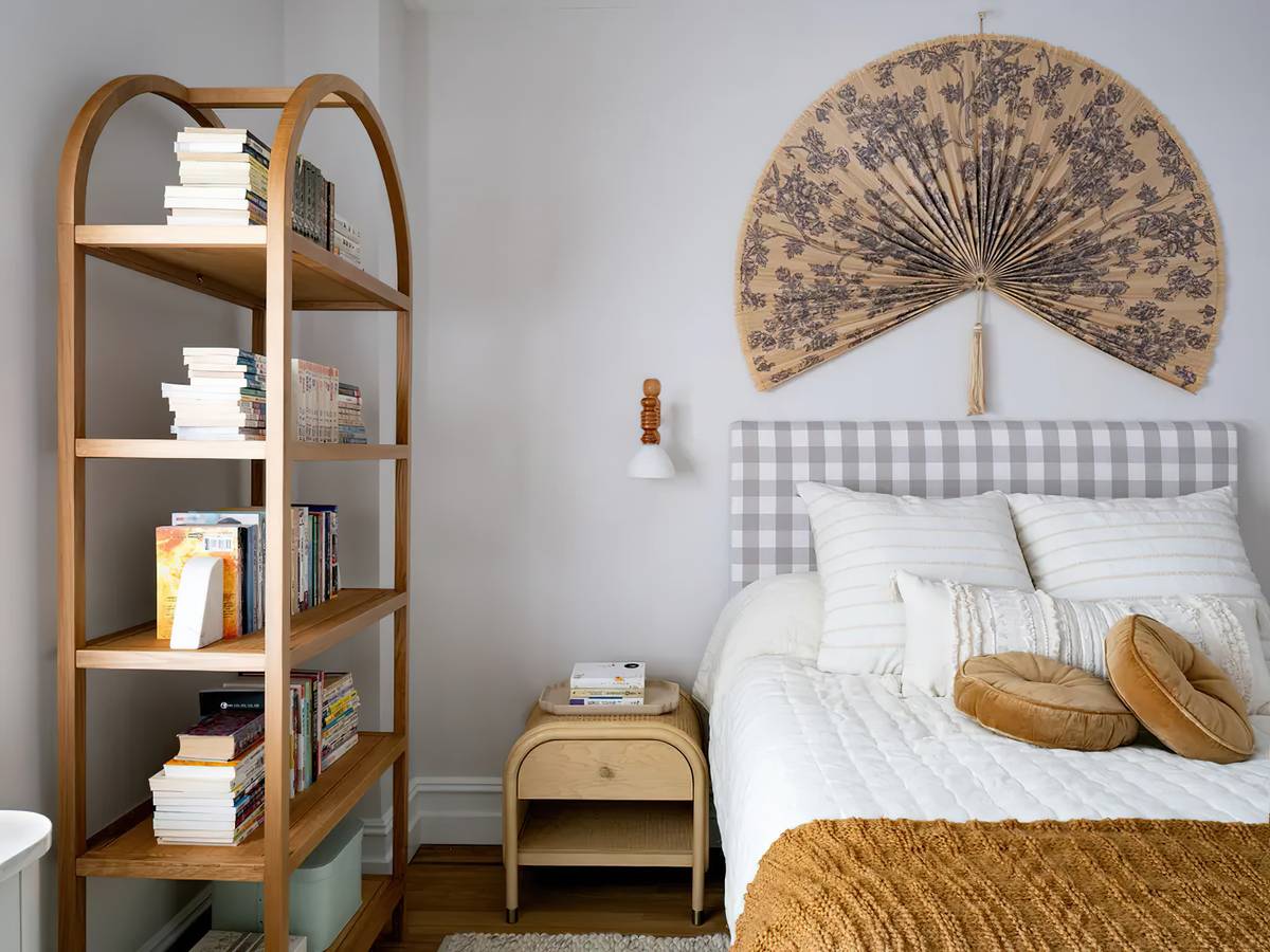 A MINIMALIST bedroom prioritizes comfortable furnishings and an organized layout. Keeping bedside surfaces clear and providing designated storage for personal belongings can help maintain a functional space for rest.