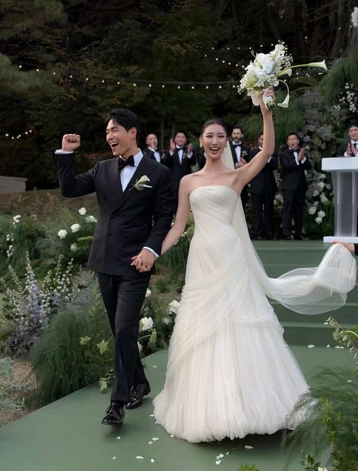 Ejae and Samuel Kim tie the knot.