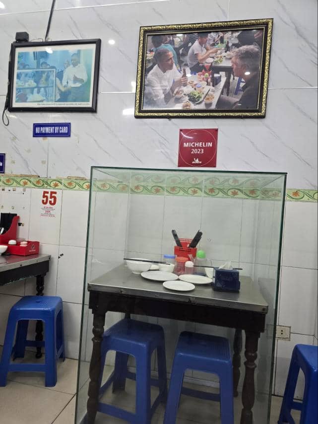 OBAMA's Vietnamese restaurant stop