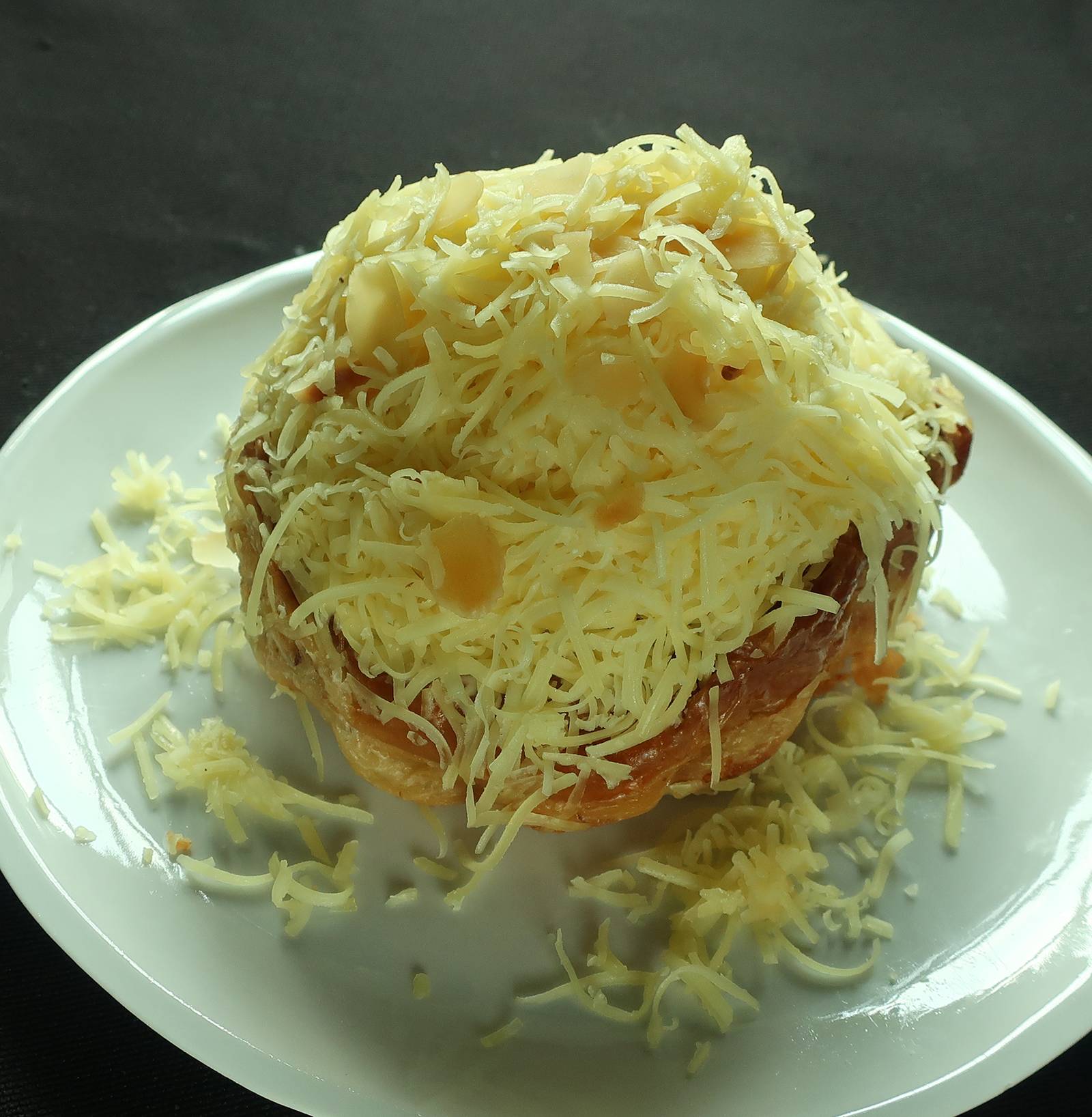 ALMOND Croissaymada.