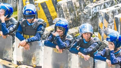 POLICE in riot gear barricade a portion of Mendiola in Manila as farmers from various provinces converge at the area to protest against Pax Silica and other issues they claimed threaten agricultural communities.