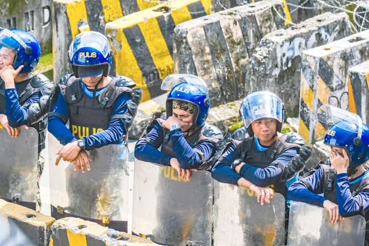 POLICE in riot gear barricade a portion of Mendiola in Manila as farmers from various provinces converge at the area to protest against Pax Silica and other issues they claimed threaten agricultural communities.