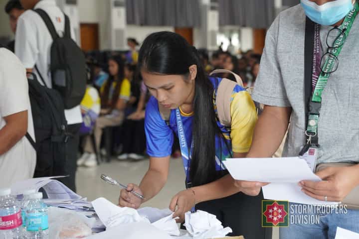 40 children of ex-rebels, CAFGU members get aid in Samar