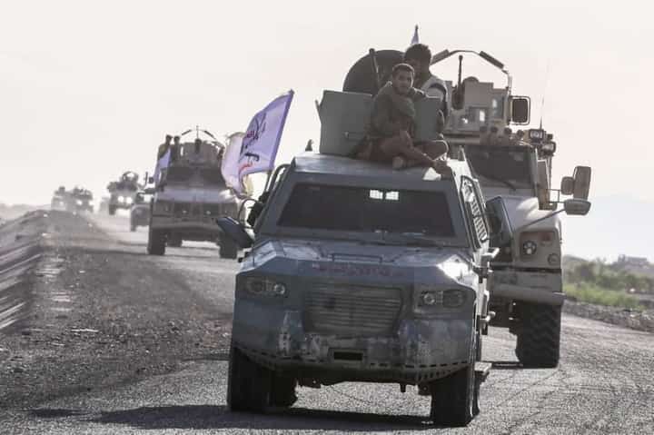 Yemenis fleeing Houthi offensive overwhelm aid capacity