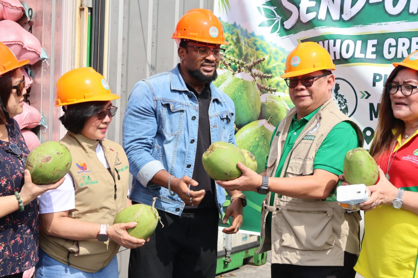 Philippines ships 32,000 coconuts to Liberia