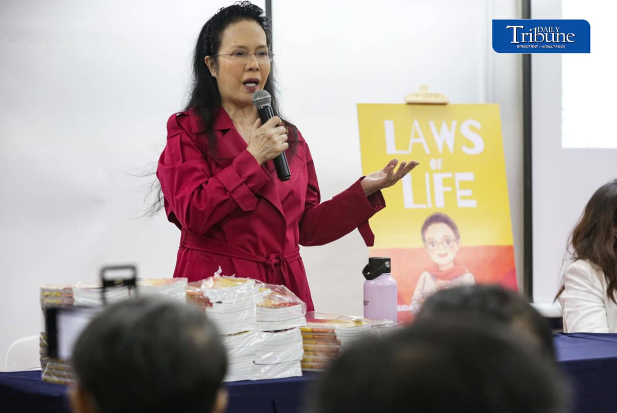 (October 22 2026) Members of the Media queue for the autograph of Public Attorney’s Office Chief Persida Rueda-Acosta, as PAO Chief give her book “Laws of Life” for free, and they also avail the free check up and medicine, during a medical mission at the PAO Main Office at the DOJ Agencies Building in Quezon City as part of their 54th anniversary celebration, providing free legal assistance and counsel to indigent litigants across the country. Photo/Analy Labor
