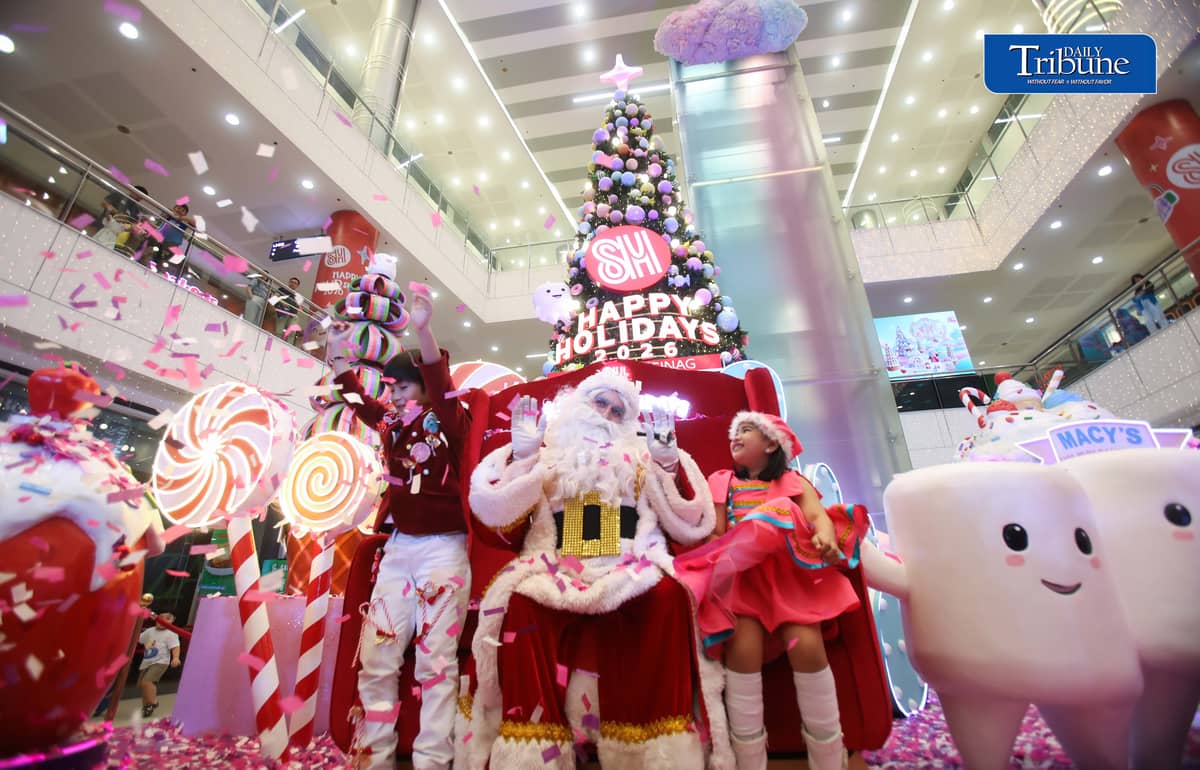 (October 22 2026) Parents with their kids in colorful costumes interact with Sant Claus and other mascots as they enjoy the candy-inspired holiday decorations and pastel-colored Christmas tree during the Macy’s Holiday Candyland Christmas launch at SM City Masinag in Antipolo, Rizal on Wednesday night, October 21 2026. Photo/Analy Labor