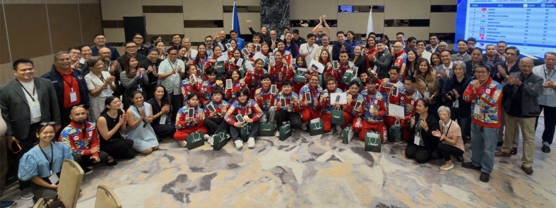 Nagoya medalists get latest iPhones
