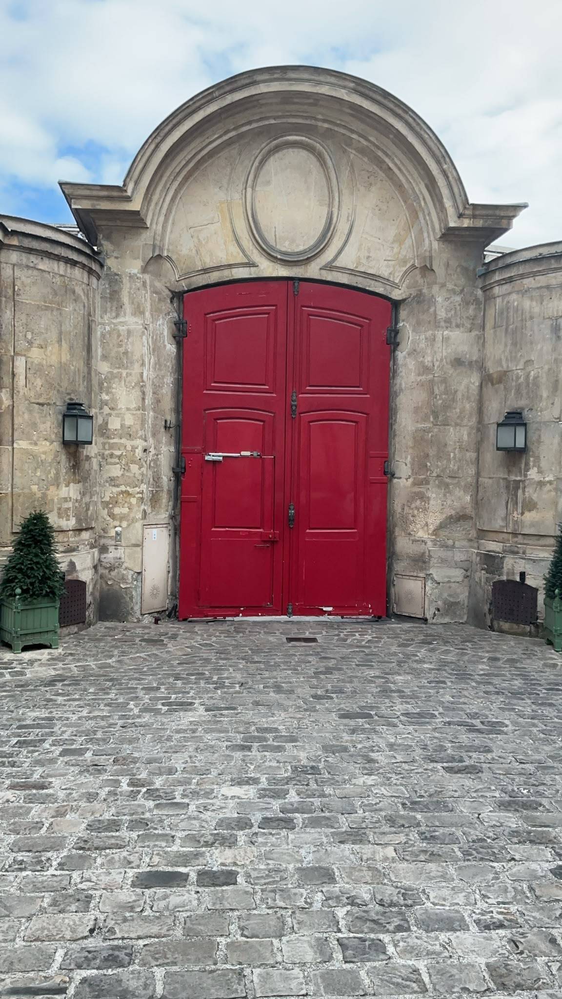 THE Red Door to ___Au Coven