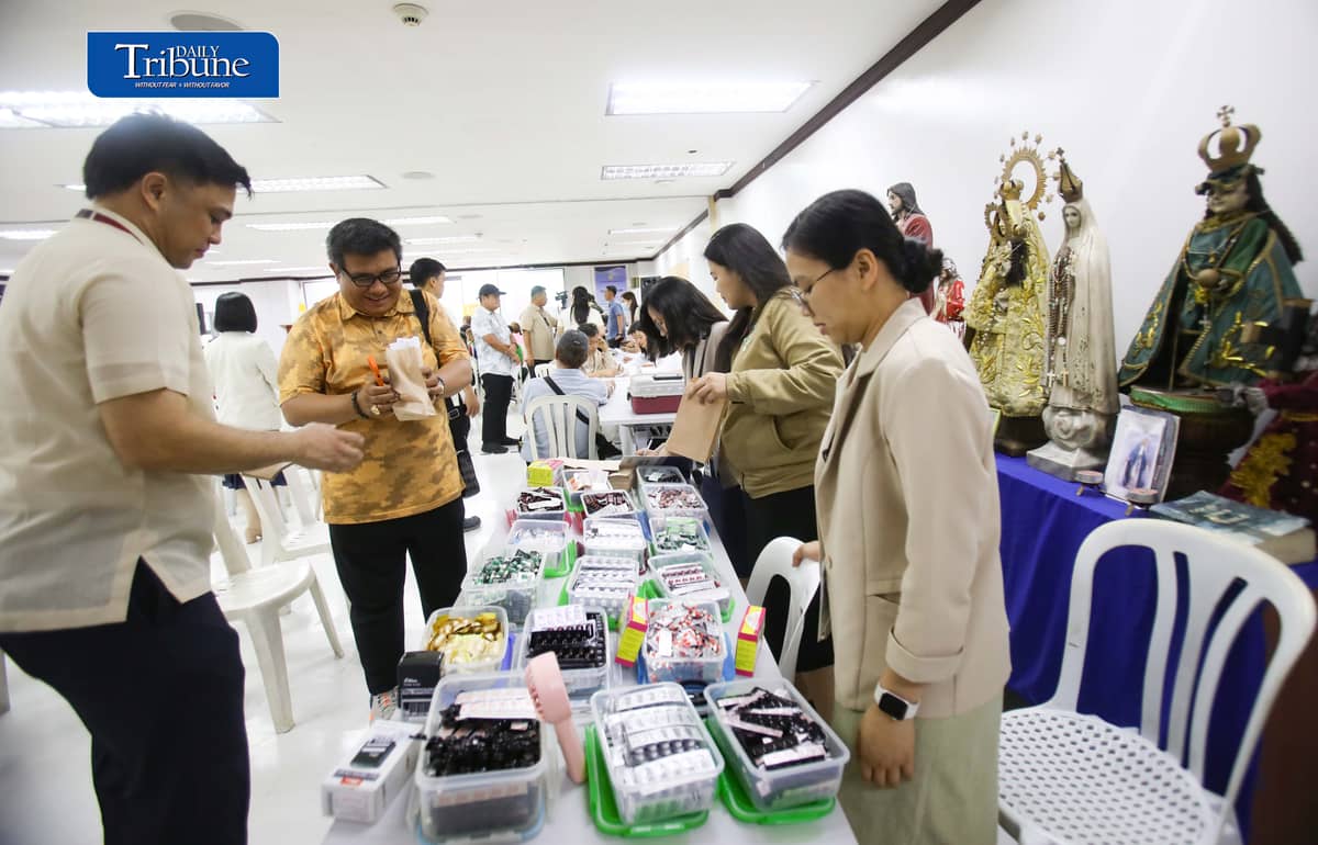 (October 22 2026) Members of the Media queue  for the autograph of Public Attorney’s Office Chief Persida Rueda-Acosta, as PAO Chief give her book “Laws of Life” for free, and they also avail the free check up and medicine, during a medical mission at the PAO Main Office at the DOJ Agencies Building in Quezon City as part of their 54th anniversary celebration, providing free legal assistance and counsel to indigent litigants across the country. Photo/Analy Labor