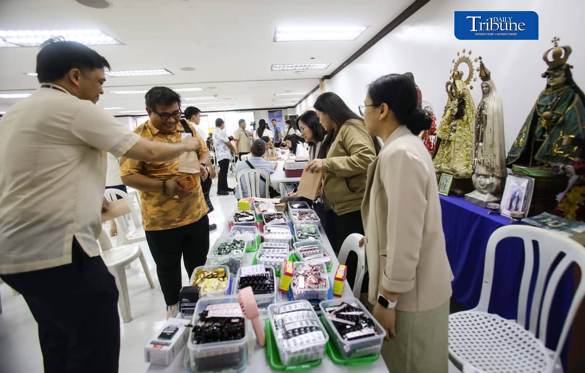 (October 22 2026) Members of the Media queue  for the autograph of Public Attorney’s Office Chief Persida Rueda-Acosta, as PAO Chief give her book “Laws of Life” for free, and they also avail the free check up and medicine, during a medical mission at the PAO Main Office at the DOJ Agencies Building in Quezon City as part of their 54th anniversary celebration, providing free legal assistance and counsel to indigent litigants across the country. Photo/Analy Labor