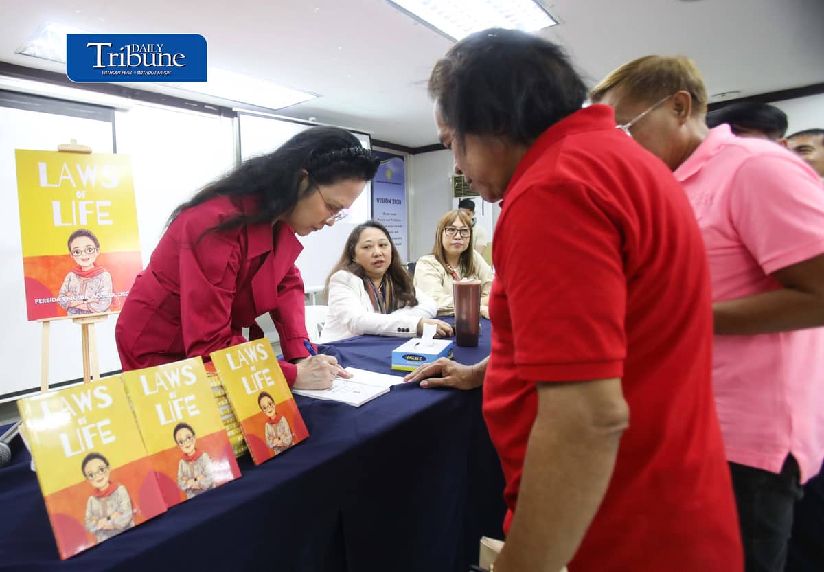 (October 22 2026) Members of the Media queue for the autograph of Public Attorney’s Office Chief Persida Rueda-Acosta, as PAO Chief give her book “Laws of Life” for free, and they also avail the free check up and medicine, during a medical mission at the PAO Main Office at the DOJ Agencies Building in Quezon City as part of their 54th anniversary celebration, providing free legal assistance and counsel to indigent litigants across the country. Photo/Analy Labor