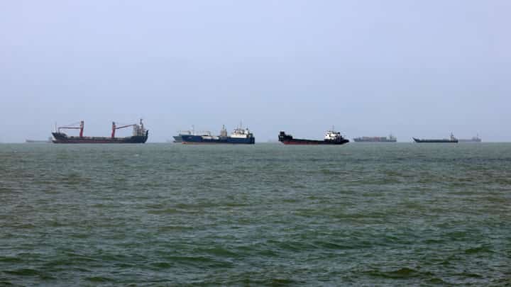 Iran’s Guards warn vs escorting ships