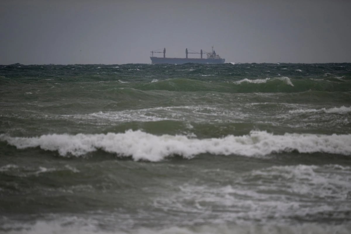 One dead, three missing from ship in ‘distress’