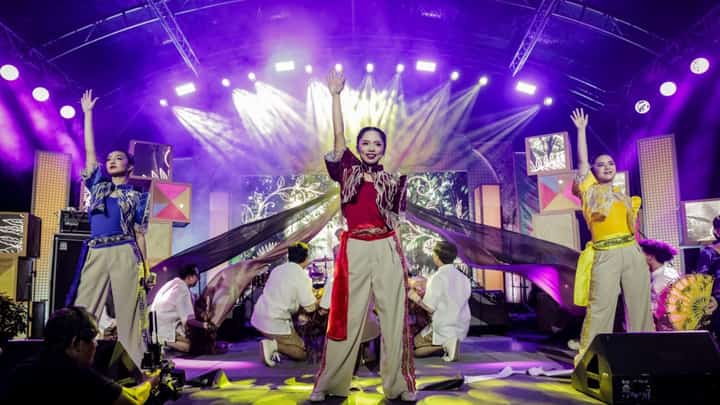 PERFORMERS showcase their artistry during Enchanted Kingdom’s 31st anniversary celebration.