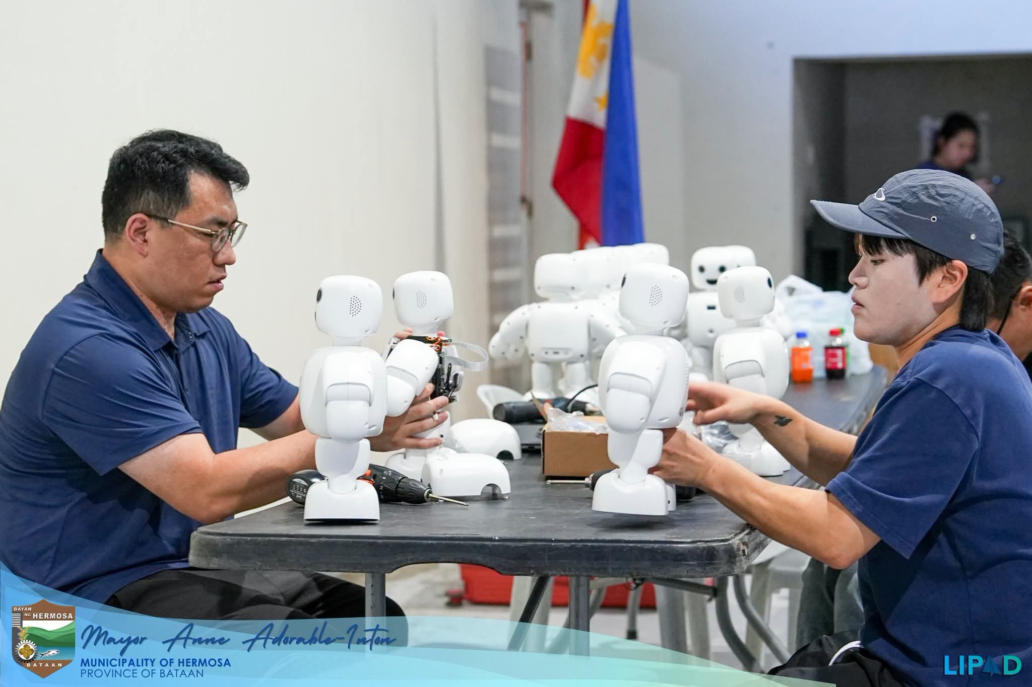Korean investor turns over AI-powered robot to Hermosa 
